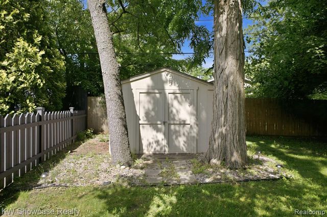 1659 Lockwood, Highland, MI 48356