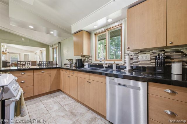 1659 Lockwood, Highland, MI 48356