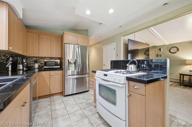 1659 Lockwood, Highland, MI 48356