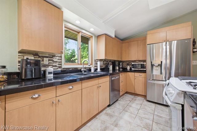 1659 Lockwood, Highland, MI 48356