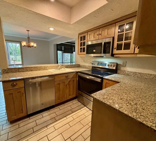 6075 Lincoln Drive 201, Edina, MN 55436