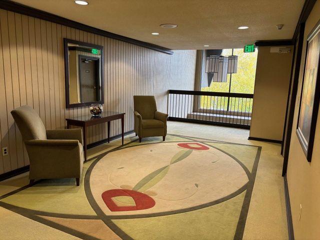 6075 Lincoln Drive 201, Edina, MN 55436