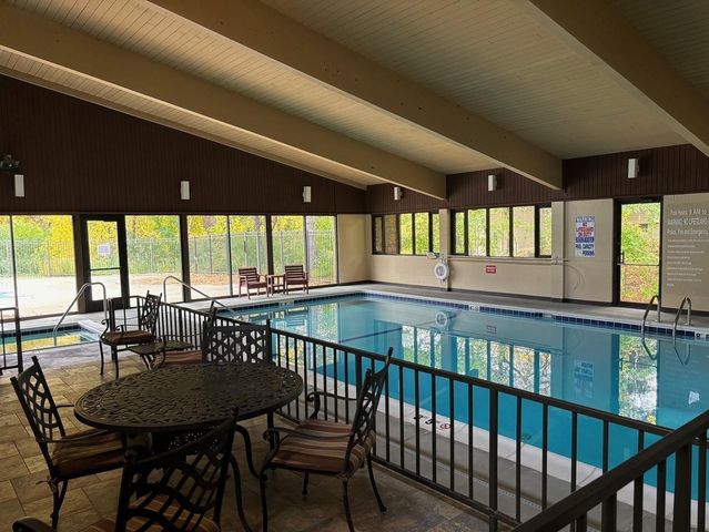 6075 Lincoln Drive 201, Edina, MN 55436