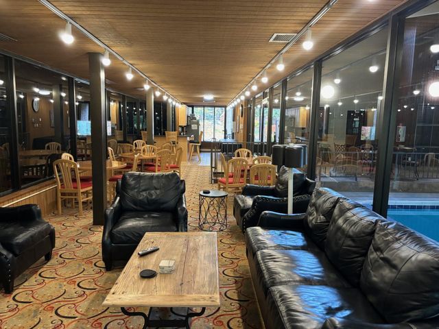 6075 Lincoln Drive 201, Edina, MN 55436