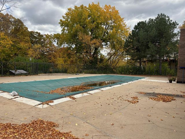 6075 Lincoln Drive 201, Edina, MN 55436