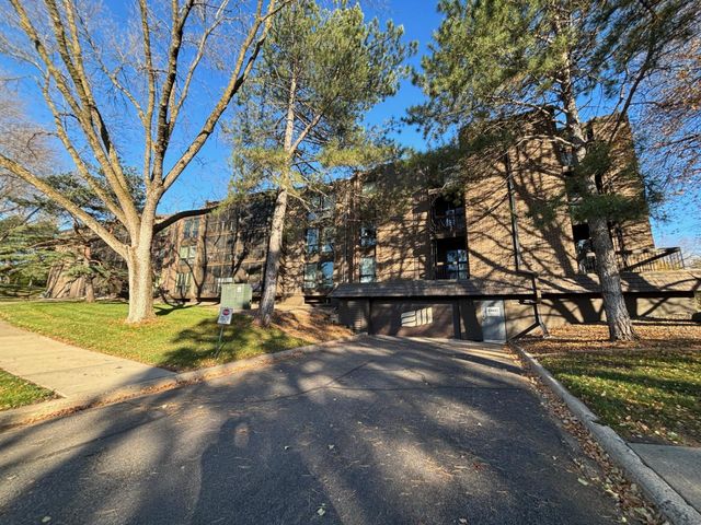 6075 Lincoln Drive 201, Edina, MN 55436