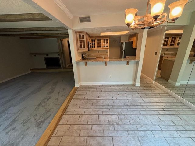 6075 Lincoln Drive 201, Edina, MN 55436