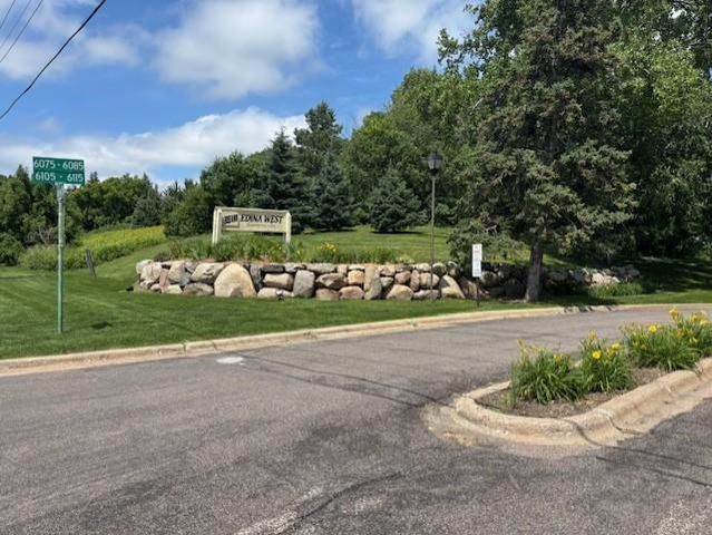 6075 Lincoln Drive 201, Edina, MN 55436