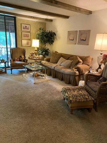 6075 Lincoln Drive 201, Edina, MN 55436