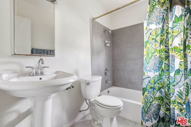 4242 Lavinia Avenue, Lynwood, CA 90262