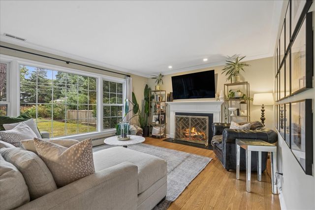 431 S Pine Avenue, Arlington Heights, IL 60005