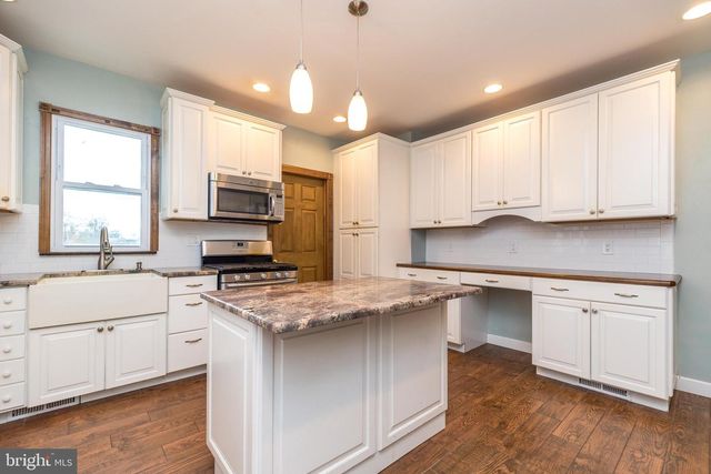 803 W BROAD ST, Quakertown, PA 18951