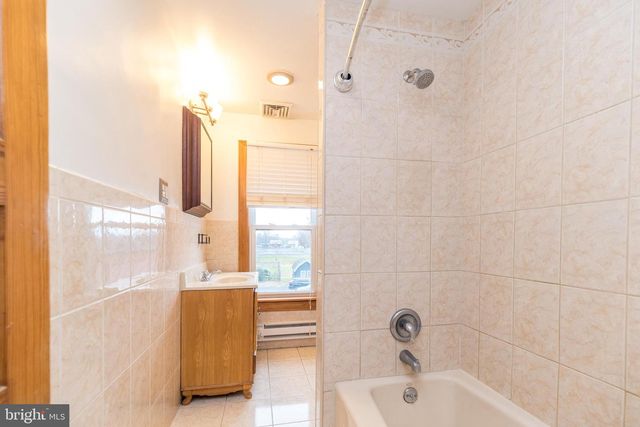 803 W BROAD ST, Quakertown, PA 18951