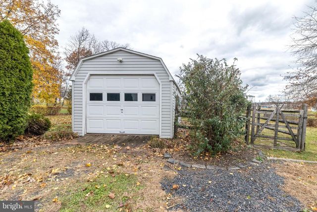 803 W BROAD ST, Quakertown, PA 18951