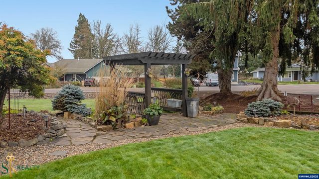 2555 NW Squire Pl, Albany, OR 97321