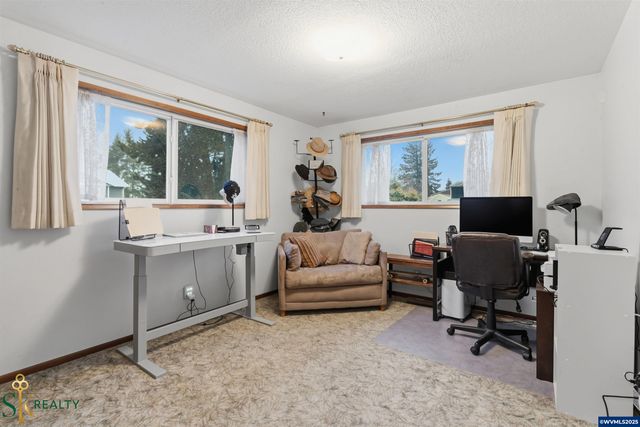 2555 NW Squire Pl, Albany, OR 97321