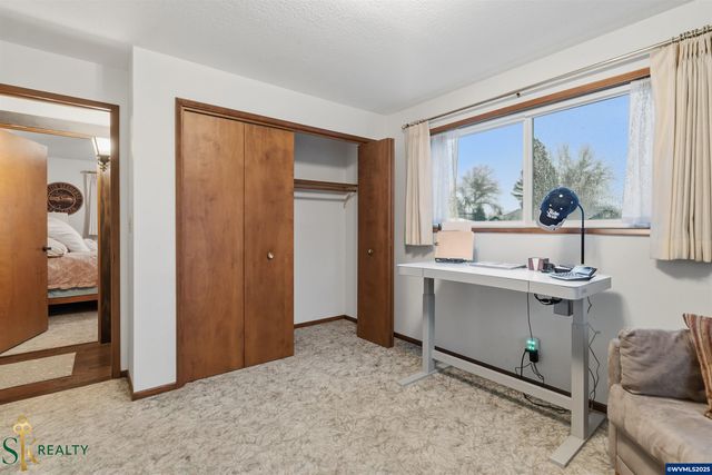 2555 NW Squire Pl, Albany, OR 97321