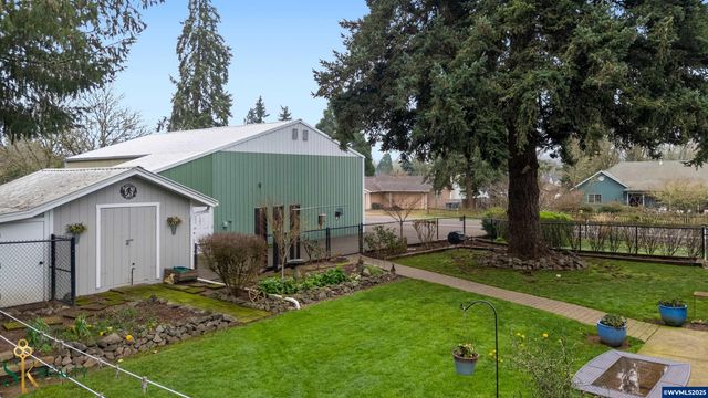 2555 NW Squire Pl, Albany, OR 97321