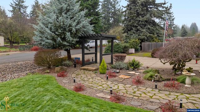2555 NW Squire Pl, Albany, OR 97321