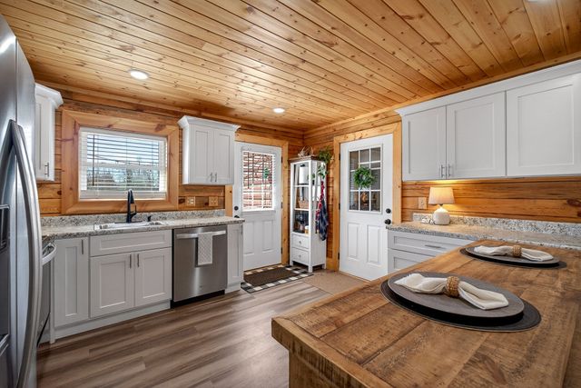 108 Crestview Ln, Livingston, TN 38570