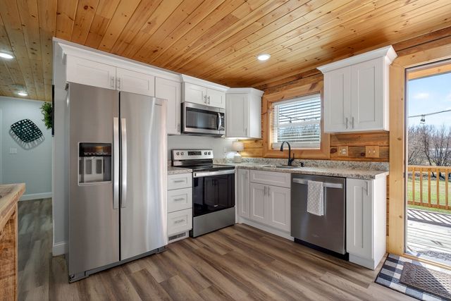 108 Crestview Ln, Livingston, TN 38570