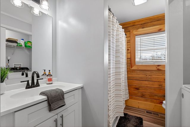 108 Crestview Ln, Livingston, TN 38570