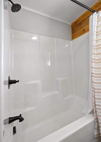 108 Crestview Ln, Livingston, TN 38570