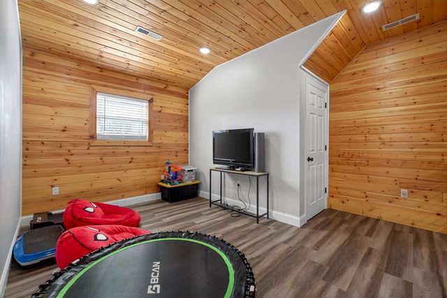 108 Crestview Ln, Livingston, TN 38570