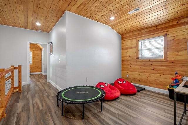 108 Crestview Ln, Livingston, TN 38570