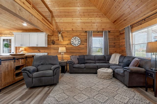 108 Crestview Ln, Livingston, TN 38570