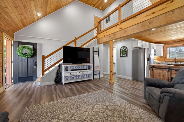 108 Crestview Ln, Livingston, TN 38570