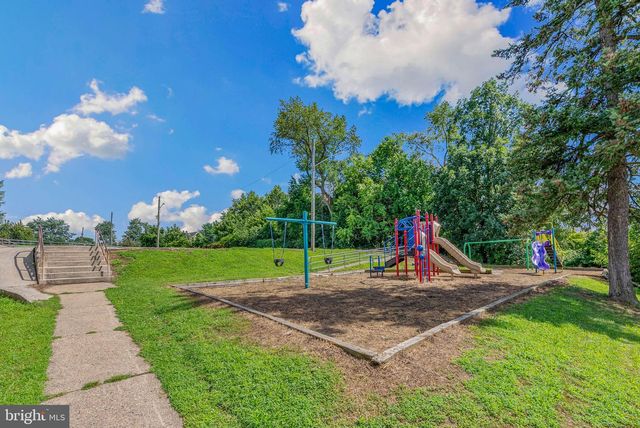 905 MULBERRY ST, Brookhaven, PA 19015