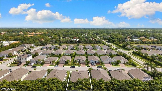 722 Hadley PL W, Naples, FL 34104