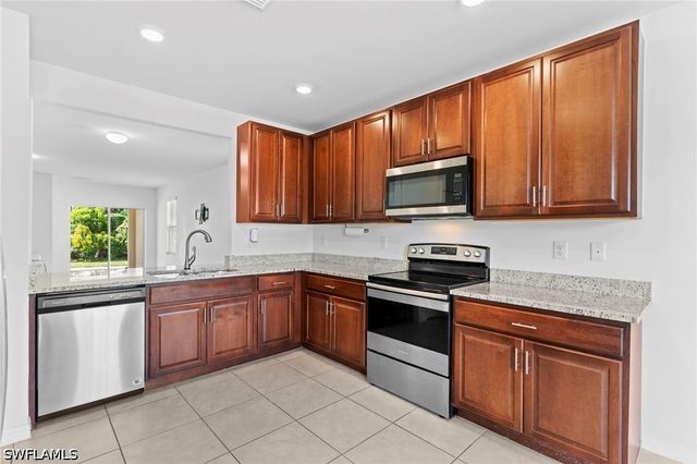 722 Hadley PL W, Naples, FL 34104