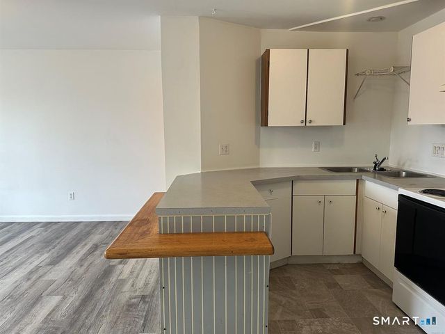 1334 Dixwell Avenue C, Hamden, CT 06514