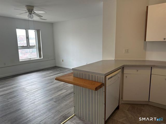 1334 Dixwell Avenue C, Hamden, CT 06514