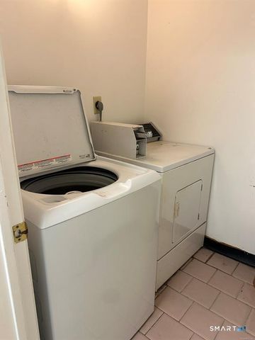 1334 Dixwell Avenue C, Hamden, CT 06514