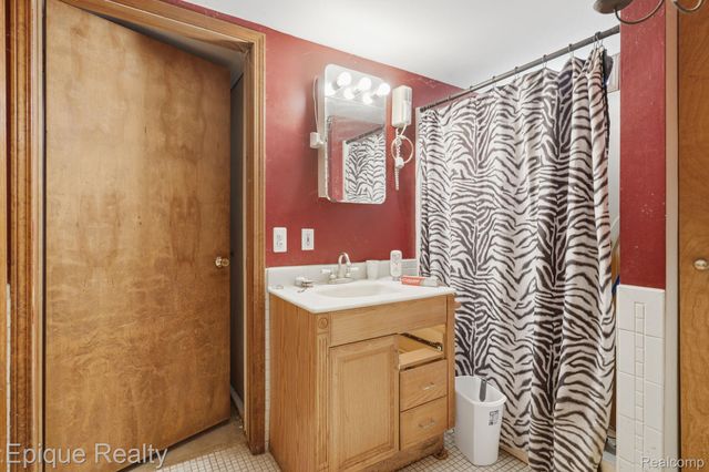 3813 Watuga Street, Commerce Charter Township, MI 48390