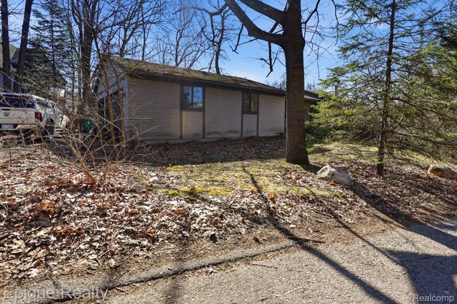 3813 Watuga Street, Commerce Charter Township, MI 48390