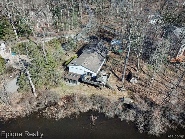 3813 Watuga Street, Commerce Charter Township, MI 48390