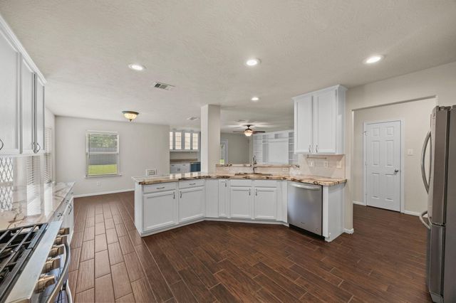 3806 Parry Field Court, Pearland, TX 77584