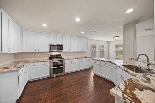3806 Parry Field Court, Pearland, TX 77584
