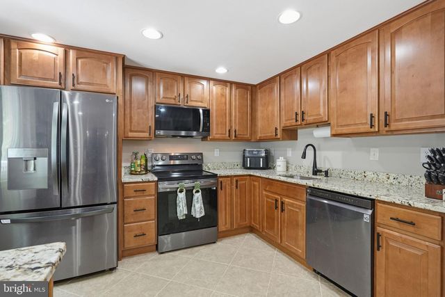 8764 NEWINGTON COMMONS RD, Lorton, VA 22079
