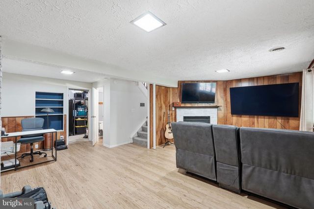 8764 NEWINGTON COMMONS RD, Lorton, VA 22079