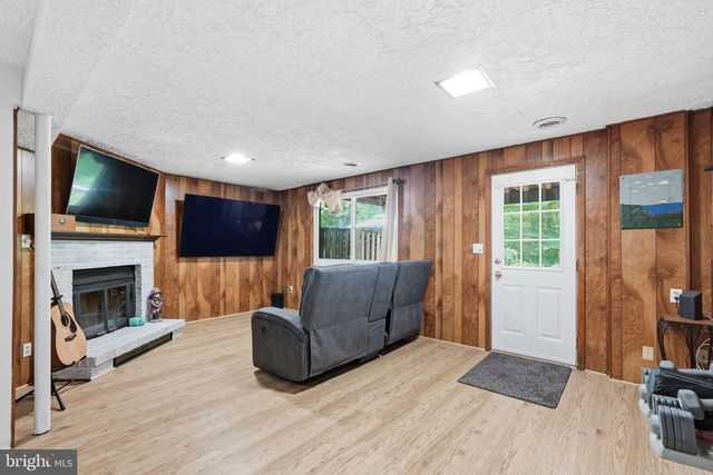 8764 NEWINGTON COMMONS RD, Lorton, VA 22079