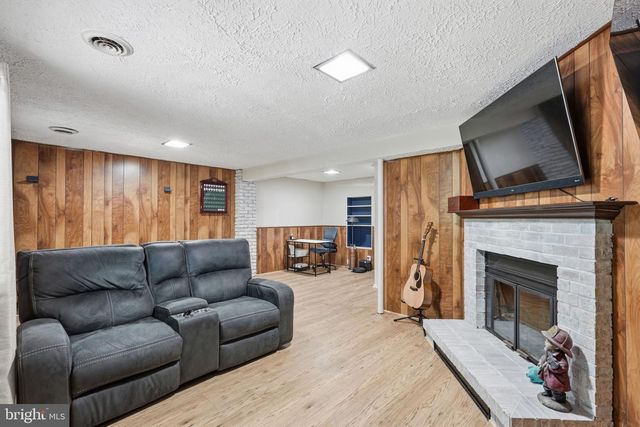8764 NEWINGTON COMMONS RD, Lorton, VA 22079