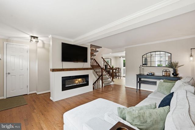 8764 NEWINGTON COMMONS RD, Lorton, VA 22079