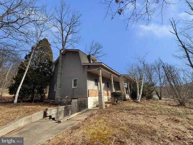 1500 POTTSVILLE ST, Lykens, PA 17048