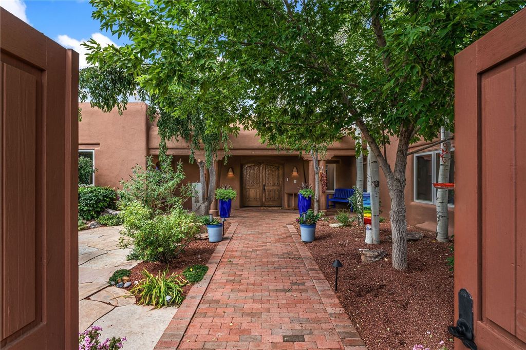 28 Aloe Circle, Santa Fe, NM 87506