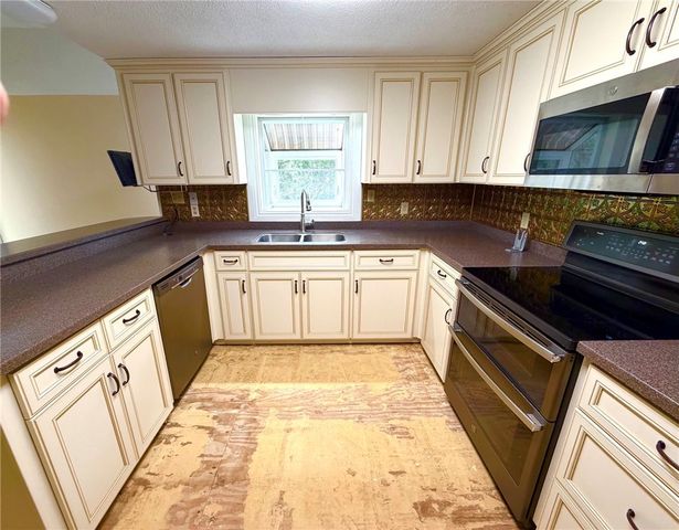 121 Riverwood Road, Brunswick, GA 31523